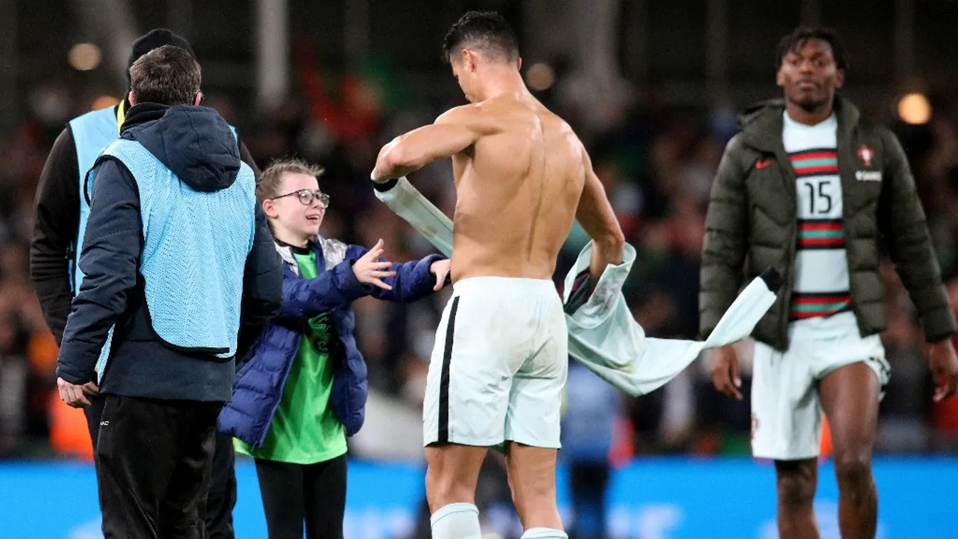 Videón a mesébe illő találkozás, Ronaldo miatt zokogott egy kislány