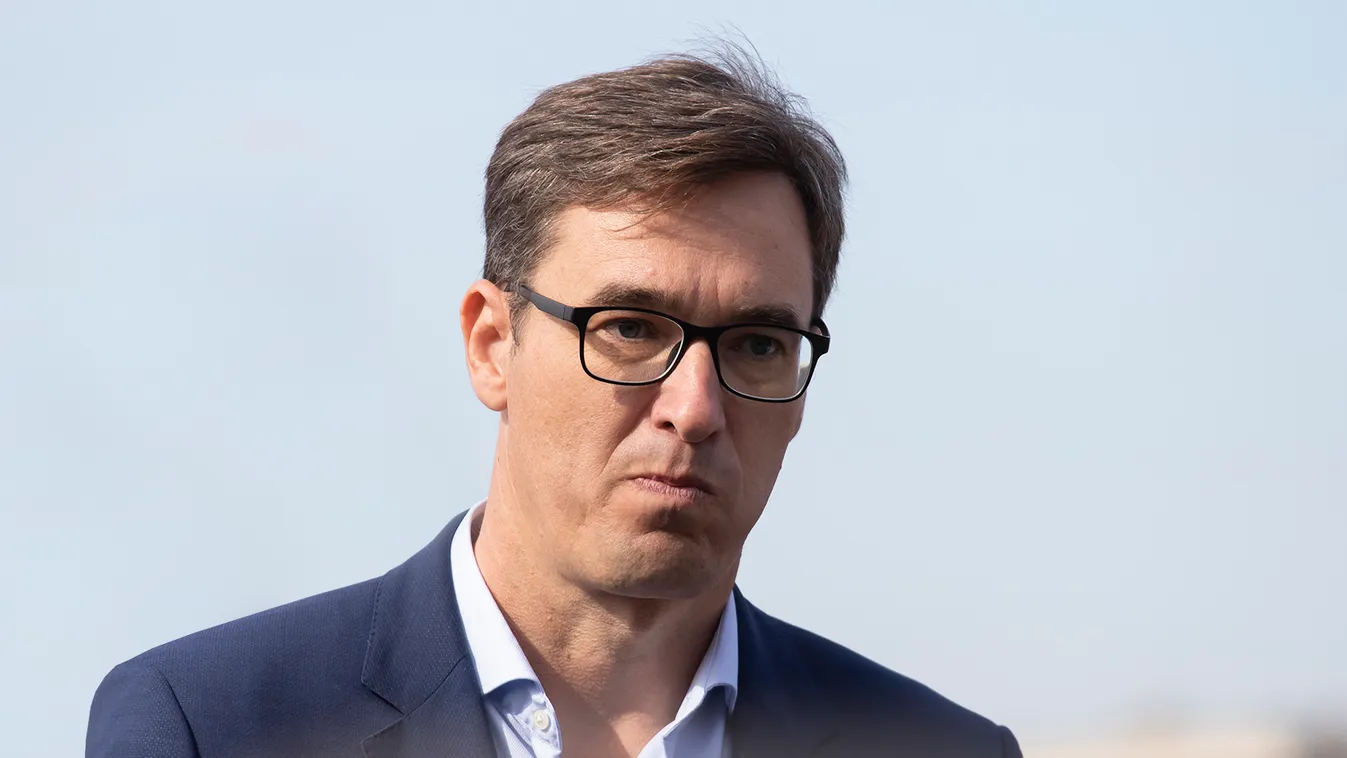 Szikszai: A vagyonkezelő vezetője túl sokat tud