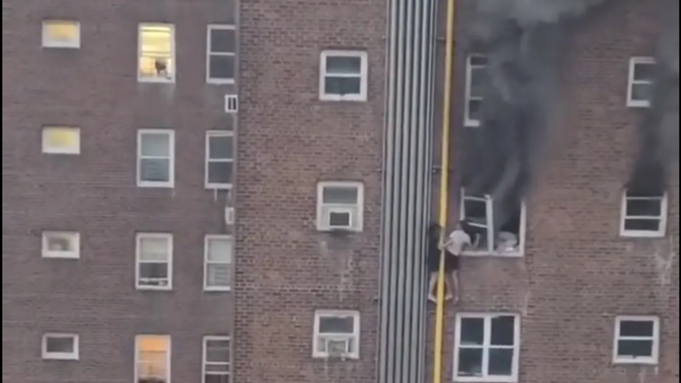 Sokkoló: két tinédzser a negyedik emeleti ablakon keresztül menekült a lángok elől – videó