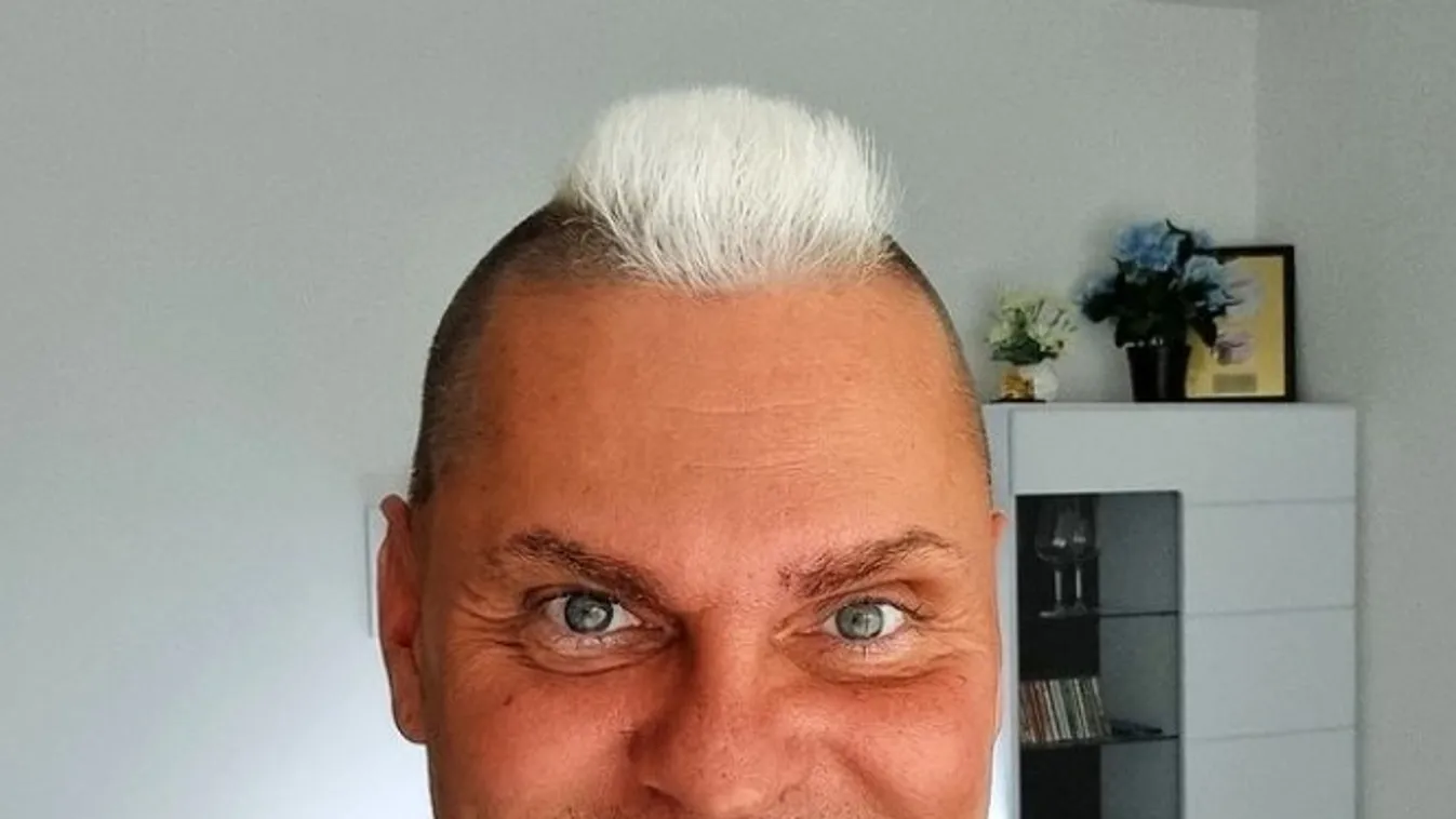 Már öt hónapja rejtegeti kedvese arcát a magyar énekes, miért?