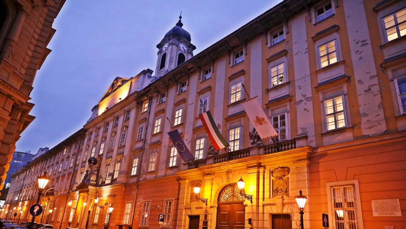 Házkutatások kezdődtek a Városháza-ügyben