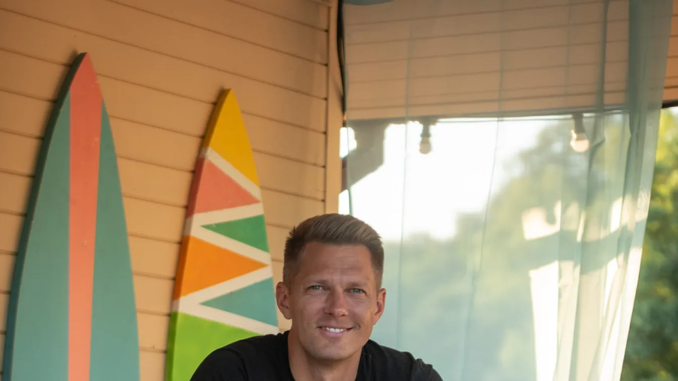 Exkluzív fotók: Ebbe a luxusvillába költöztették a TV2 sztárjának randipartnereit