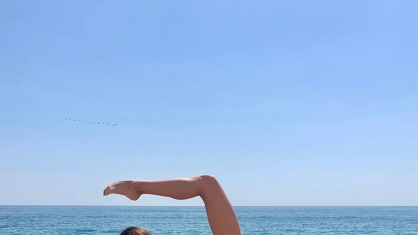 Csupasz alma melleivel sokkolta a strandolókat a tündéri tornász lány