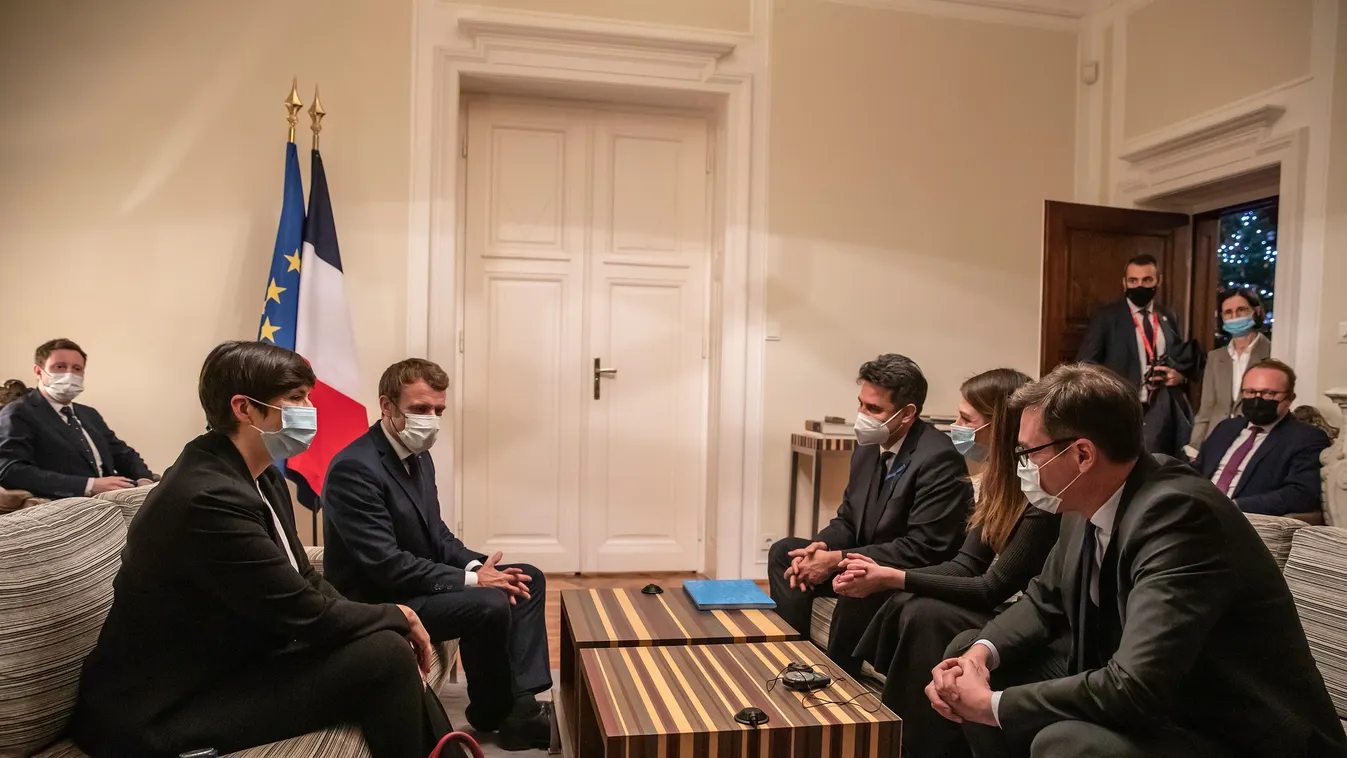 Ennyit a baloldal hazaszeretetéről: nemzeti lobogó nélkül tárgyaltak Macronnal