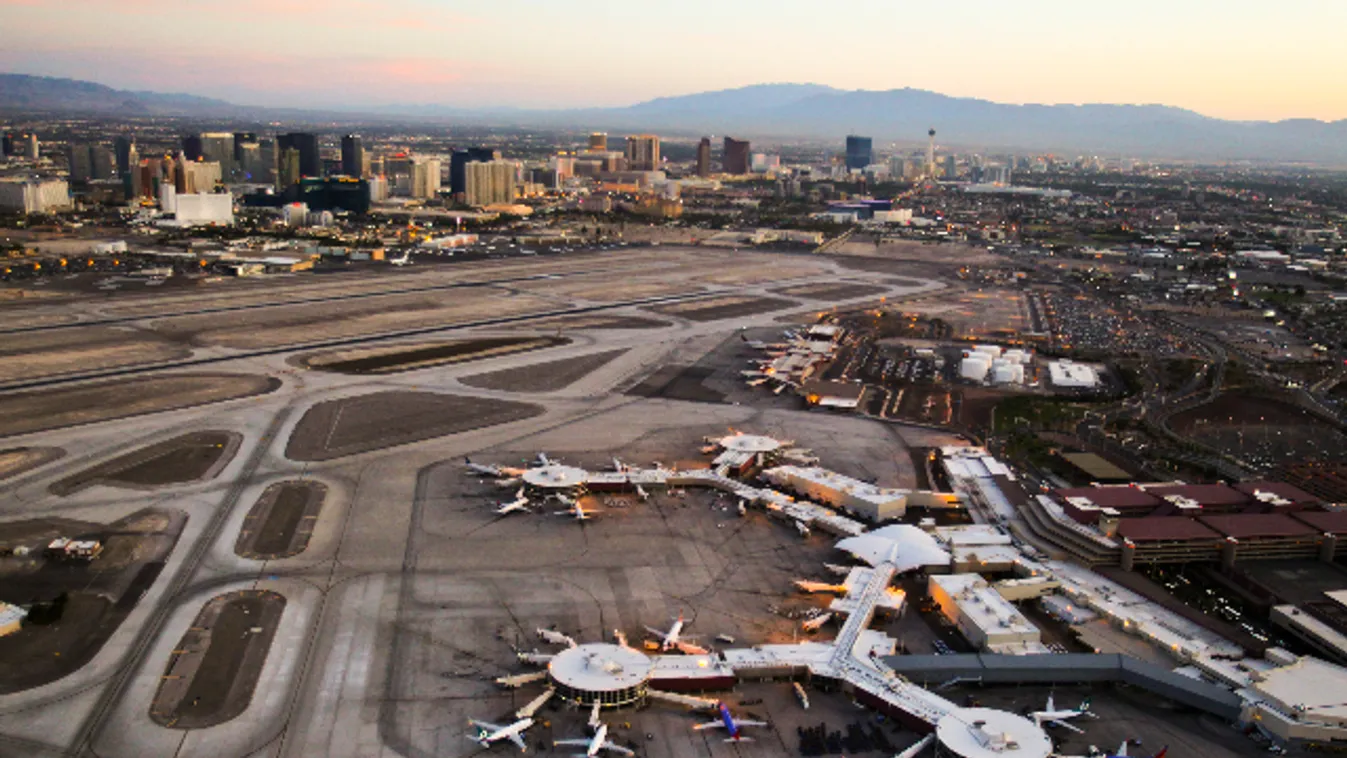 Bohócmaszkos férfi próbált meg ellopni egy repülőt, hogy földönkívüliekkel találkozhasson
