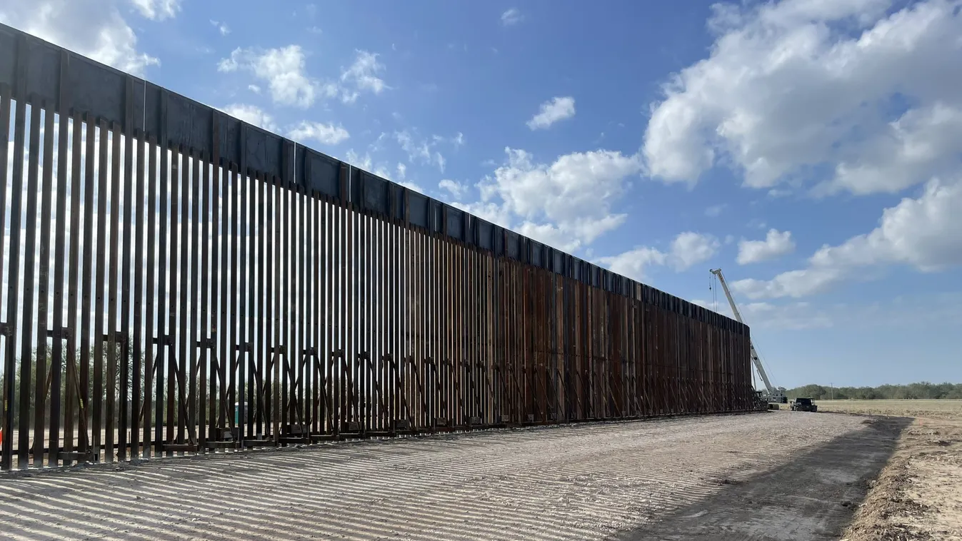 Megvalósítja Trump álmát a texasi kormányzó, brutális falat épít a migránsok ellen