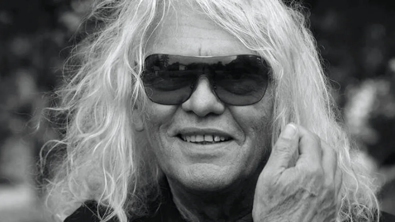 Egymásnak feszültek Kóbor János rajongói, a halálán vitáznak