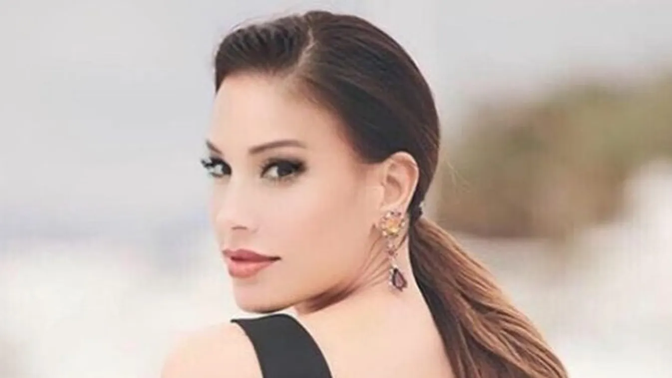 Vajna Timi karácsonyi szettje alá még melltartó sem fért