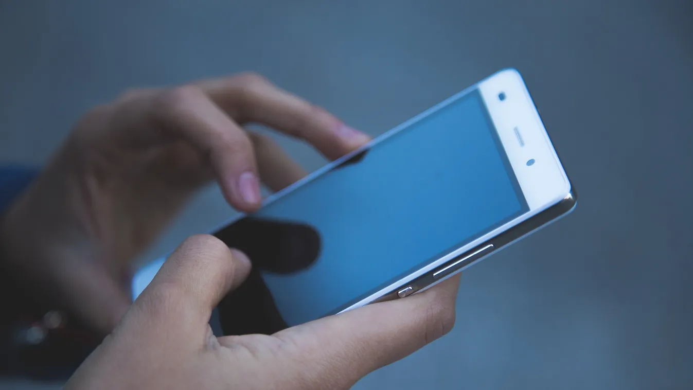 Sírva hívta a 12 éves pesti kislány a rendőröket, az apja ütött, az anyja szúrt – Fotó