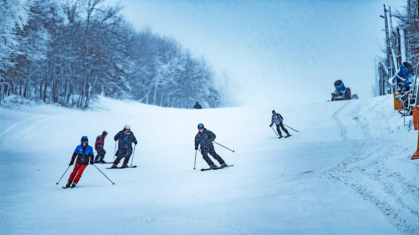Magyarországnak ezen a pontján már fél méteres a hó