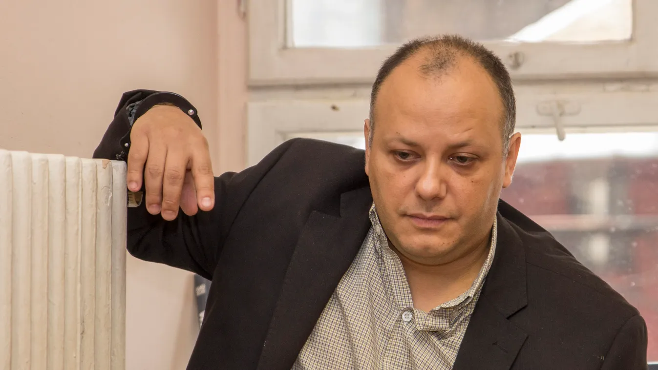 Kiderült, nyitott koporsóban temetik el Damu Rolandot