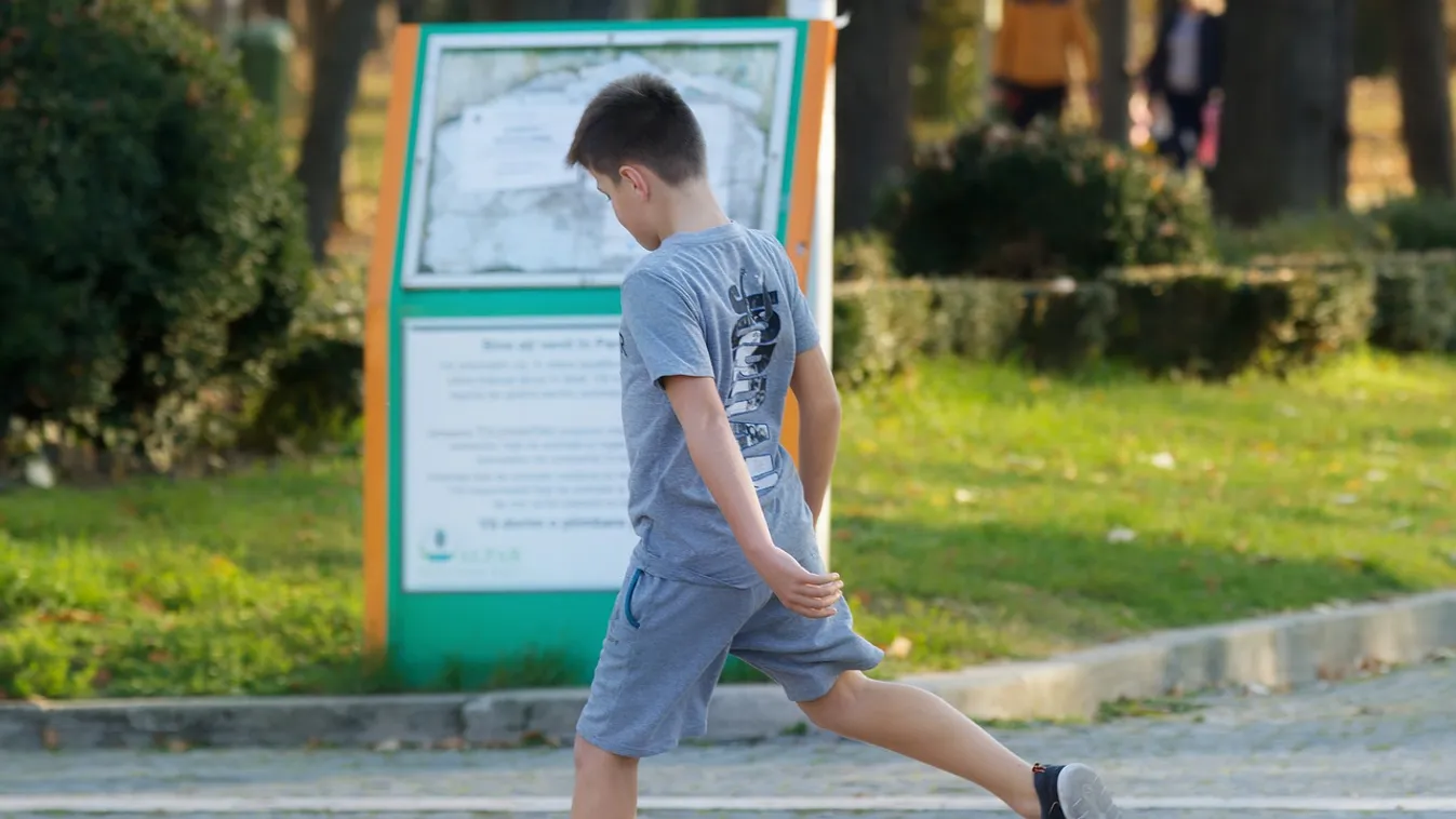 A focimeccs előtt váratlanul barátai szeme láttára esett össze Ákos