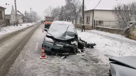 Elhajtott a vétkes sofőr: három sérültet hagyott hátra Sótonyban – Videó
