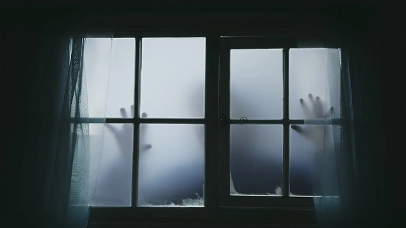 Ettől megfagy a vér az ereidben! Furcsa lényt videóztak le egy épületben