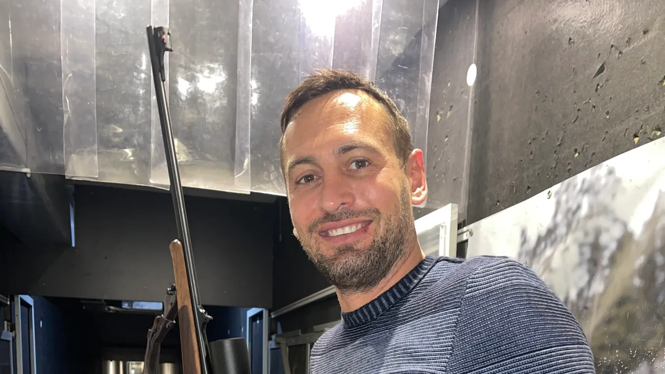 Csúcsra járatta fegyvermániáját Fecsó, komoly mérföldkőhöz érkezett