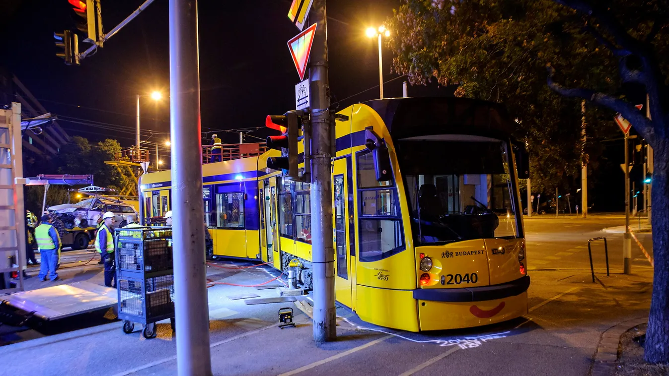 Áll a bál: baleset miatt kisiklott egy villamos a belvárosban