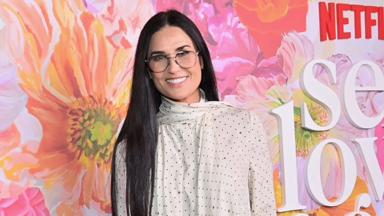 Visszatért Demi Moore fura kacsaarca - Fotó