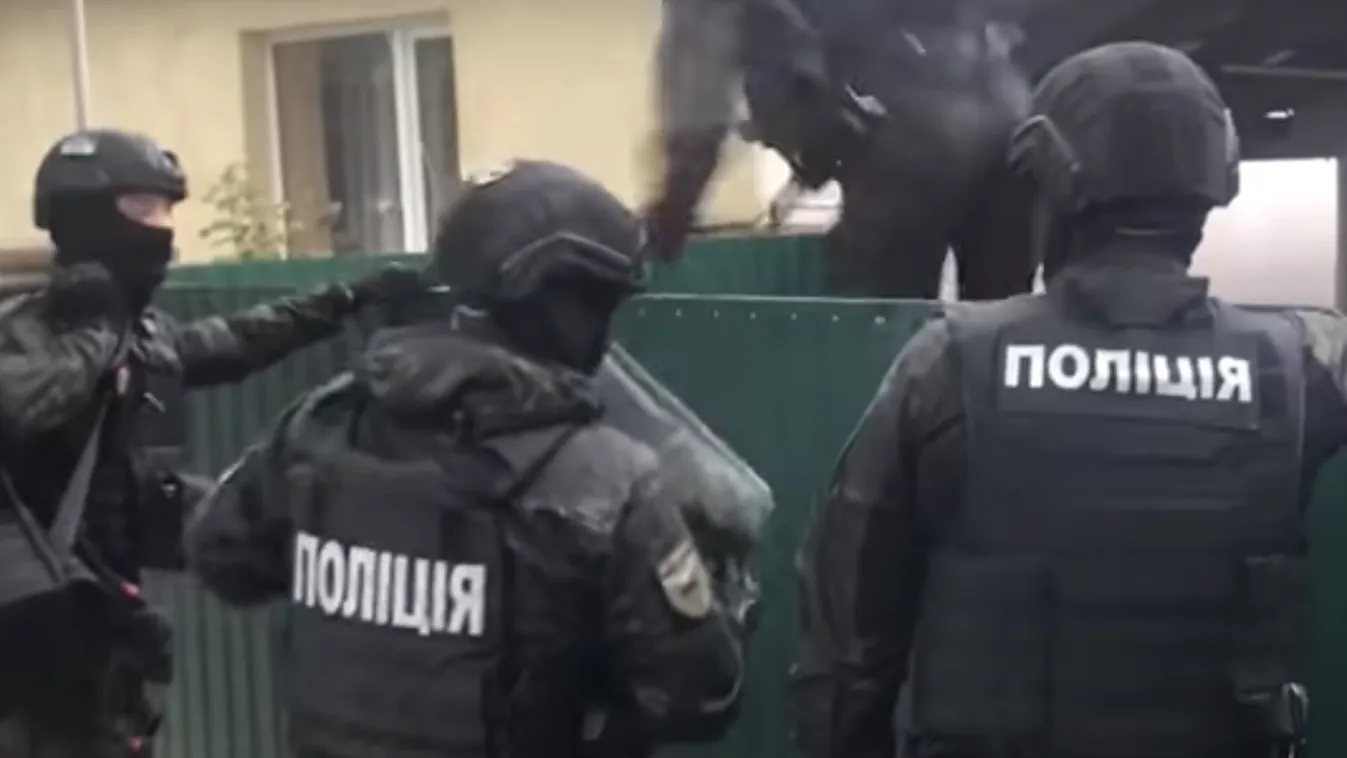 Emberrabló bűnbandára csapott le a rendőrség, előkerültek a fegyverek is