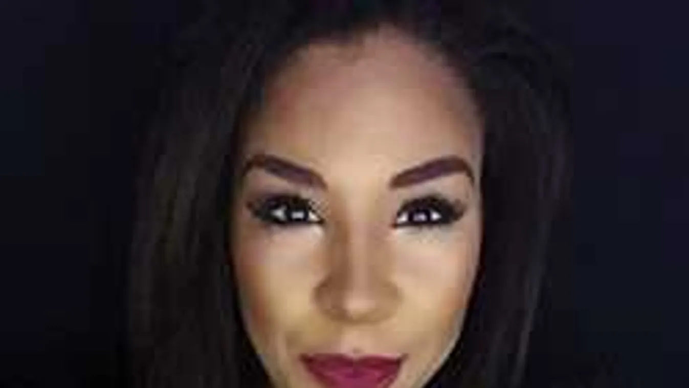 Lenge ruhában vészelte át a hideget a dögös műsorvezető - fotó