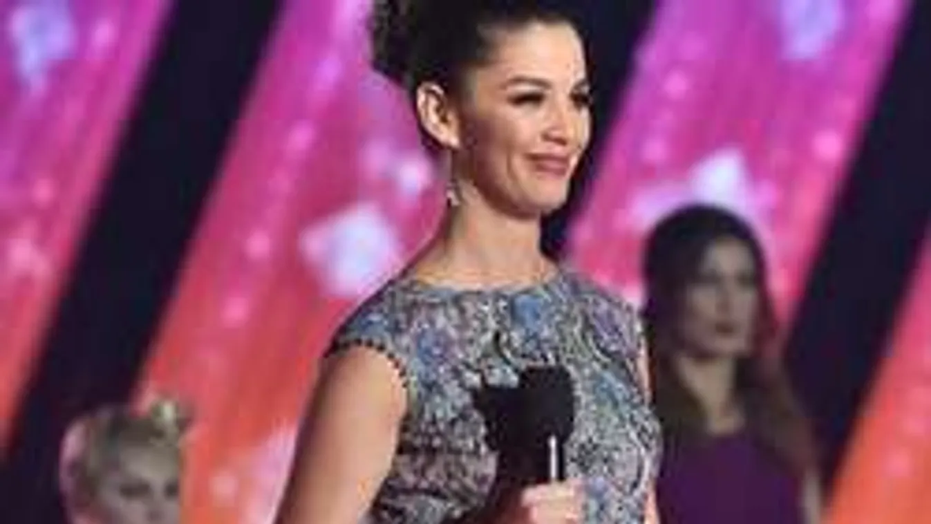 Forró: meztelen combokat villantott Ördög Nóra!