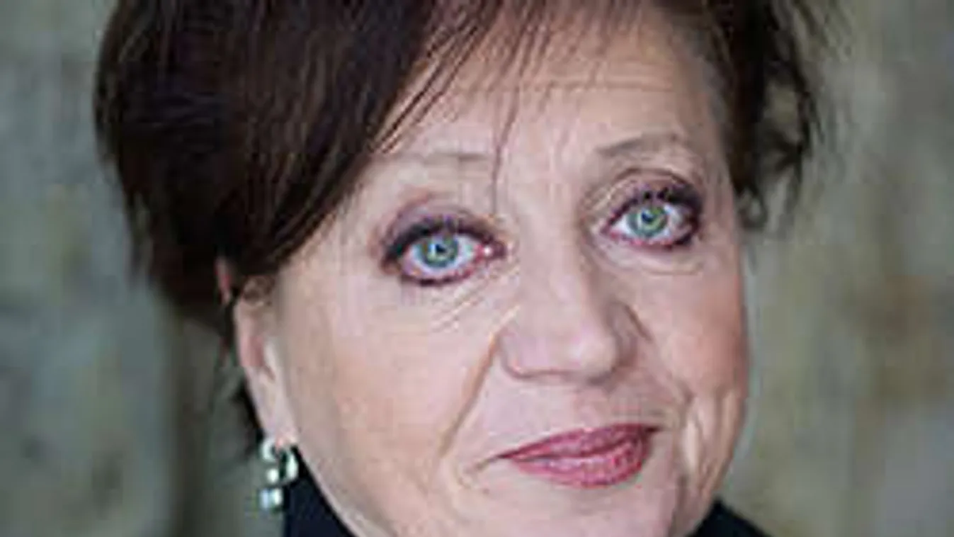 Azt beszélik: Anyagilag padlóra küldi betegsége Csákányi Esztert!