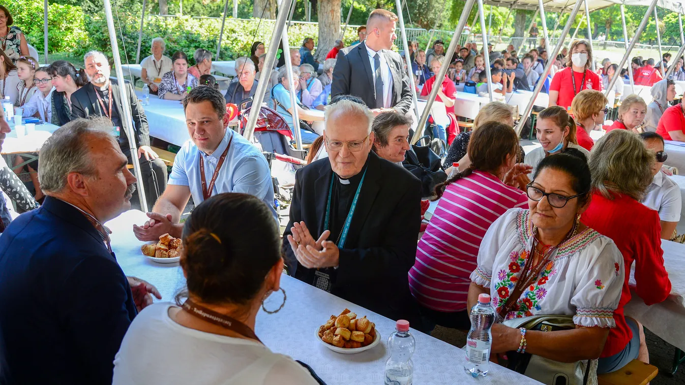 Közös vendégségben a Budapesten élők a bíborossal