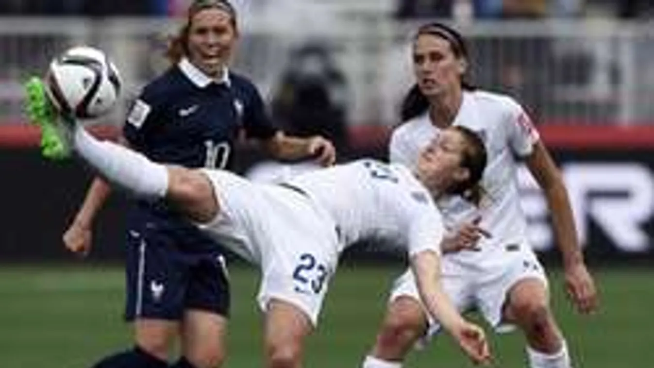 Fejlődik a női foci, szexibb cuccokat kaptak