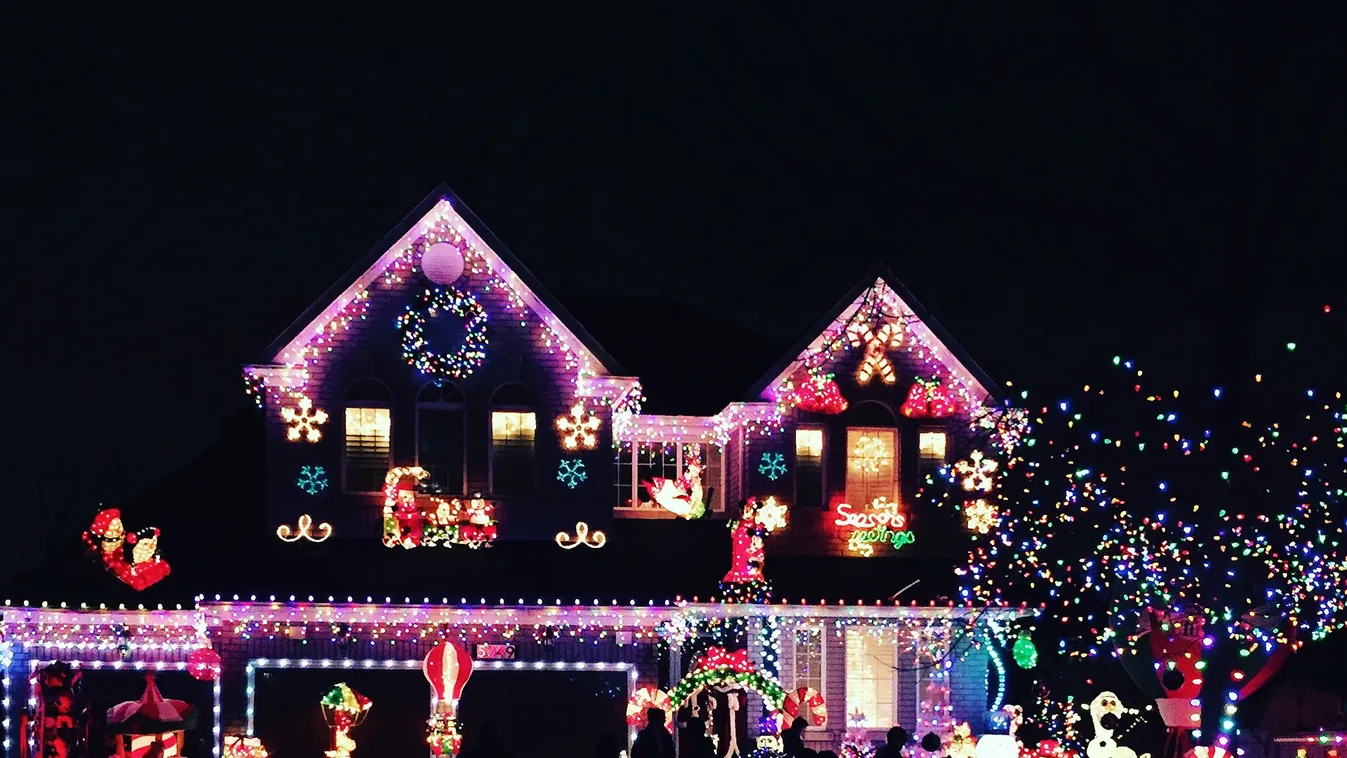 Olyan karácsonyi fényshow-t alkotott a férfi, hogy felkerült a Wikipédiára – videó