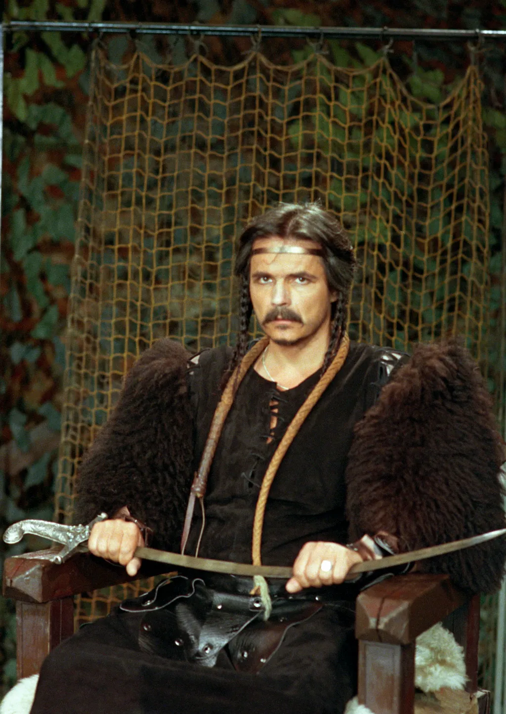 Gyula, 1986. július 5. Oszter Sándor Attila szerepében Háy Gyula Attila éjszakái címû történelmi drámájában a Gyulai Várszínházban. A darabot július 4-én mutatták be Sík Ferenc rendezésében. MTI Fotó: Ilovszky Béla