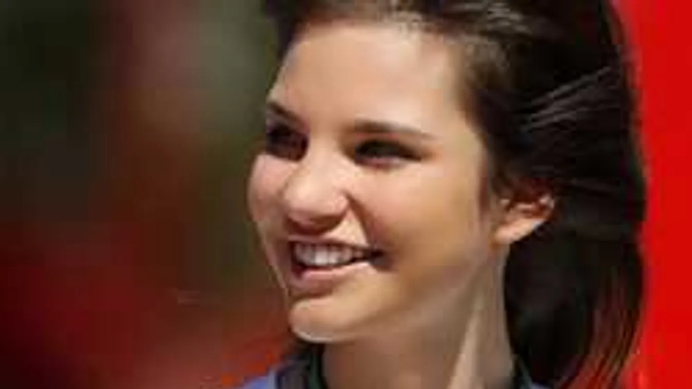 Nagy sikert ért el a csinos magyar autóversenyző lány