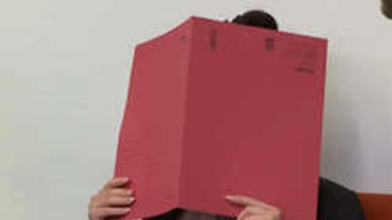 Az Iszlám Állam lefejezős videóit találták meg a 28 éves csinos nő mobilján