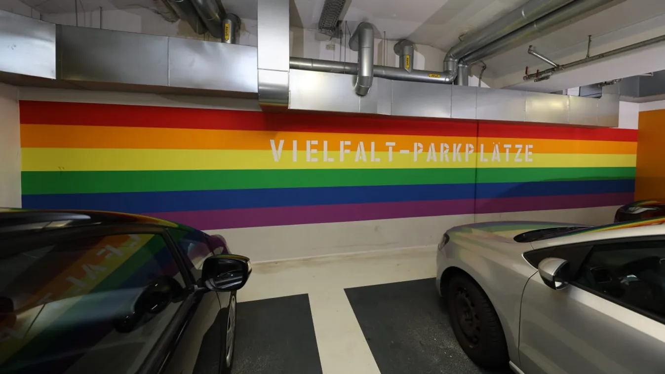 Nem vicc: LMBTQ- és migránsparkolókat létesítettek Németországban