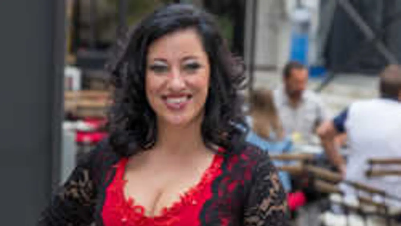 Brutálisan lefogyott a magyar sztárénekesnő, alig ismertünk rá