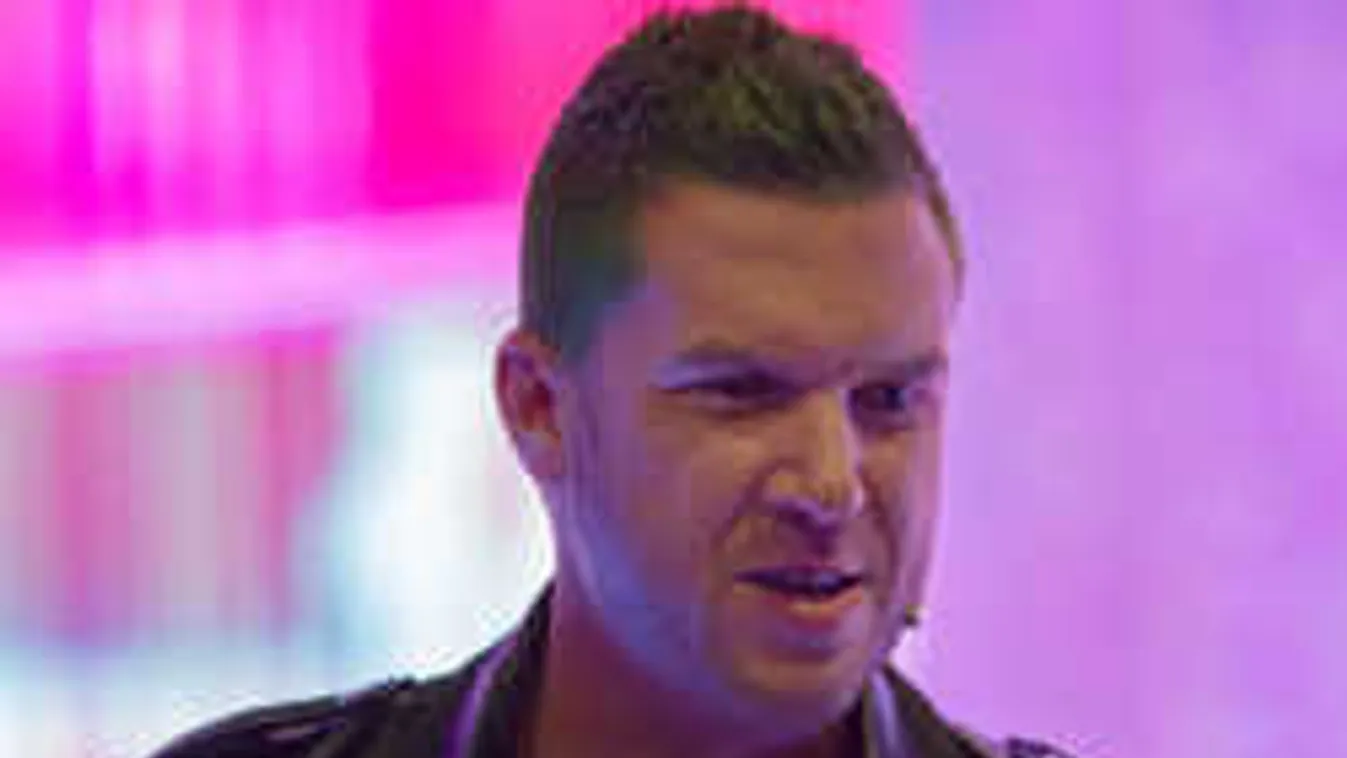 A reptérről posztolt Kasza Tibi: elhagyták az országot