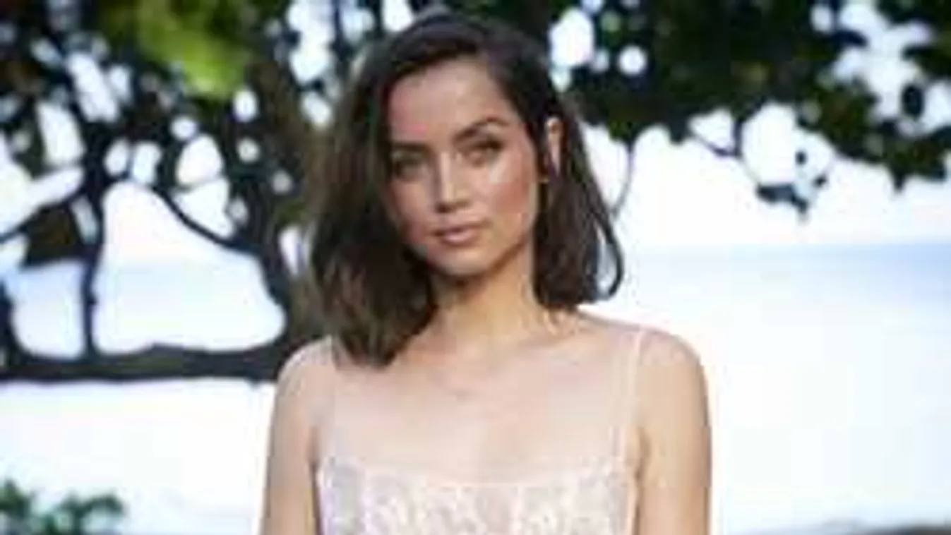 Kiszivárgott, segítséggel szexel a sztár az új James Bond-filmben