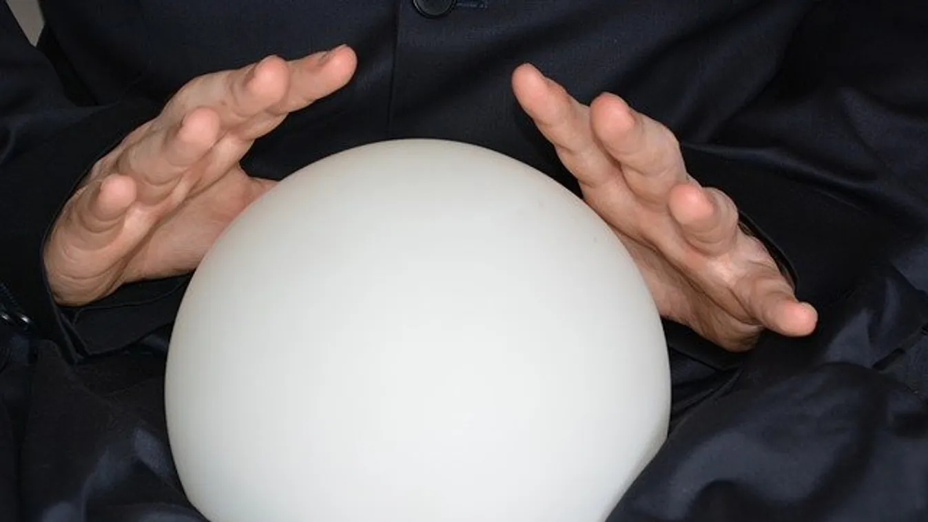 Nem látták előre a rendőrség érkezését a jósnők, őrizetbe vették őket