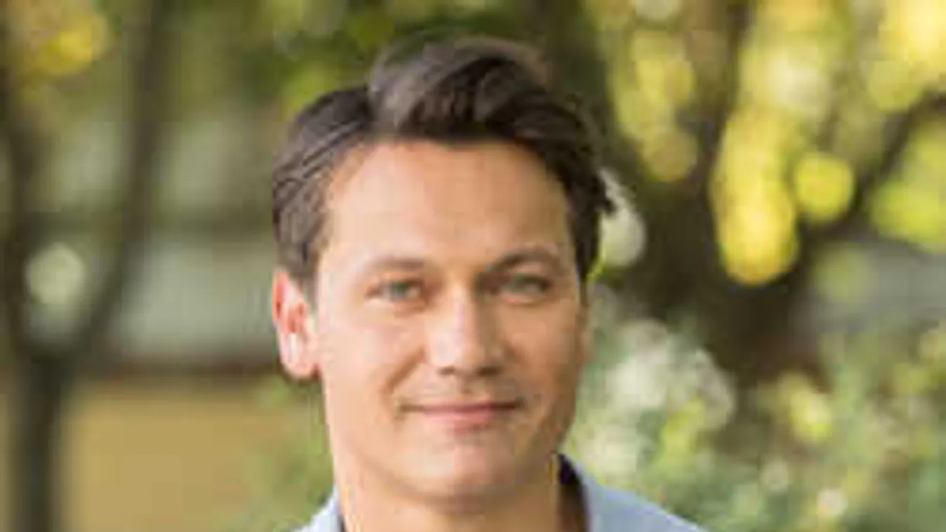 Hihetetlen, de így van: Önálló életet él a magyar sztár telefonja