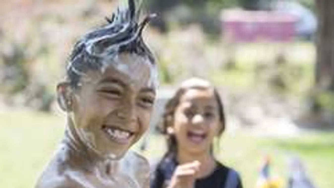 Mégsem zárták le a menekültek elől a II. János Pál pápa teret