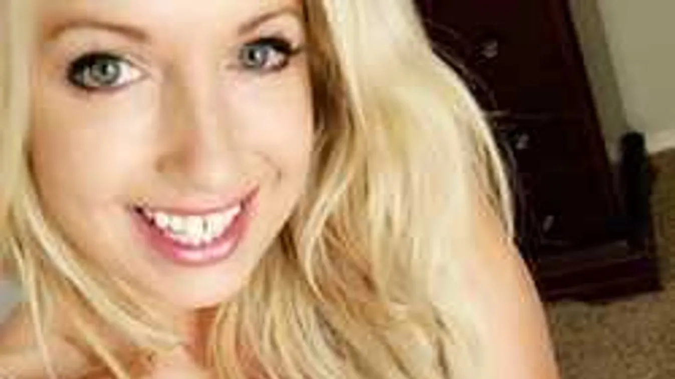 Forró fotó, az utcán villantotta meg melleit a szexi anyuka