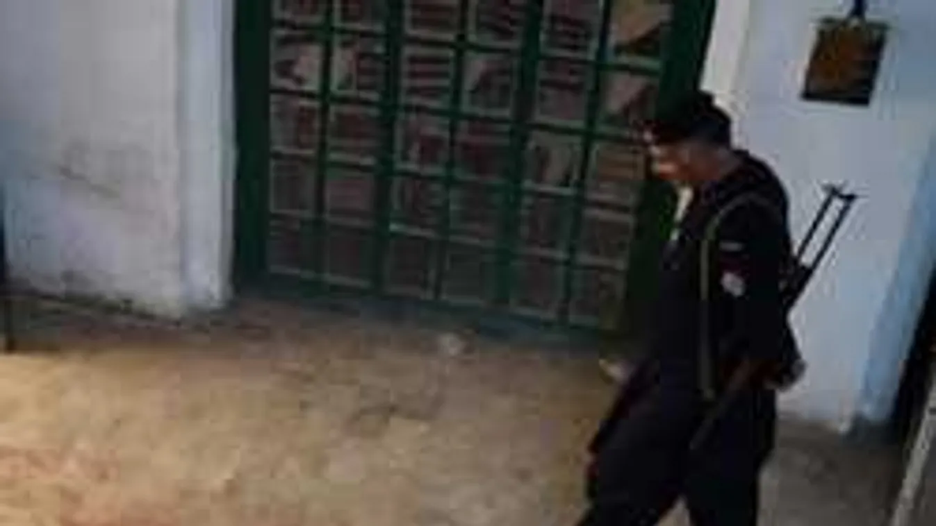 Burkába öltözött terroristák rendeztek vérfürdőt az egyetemen