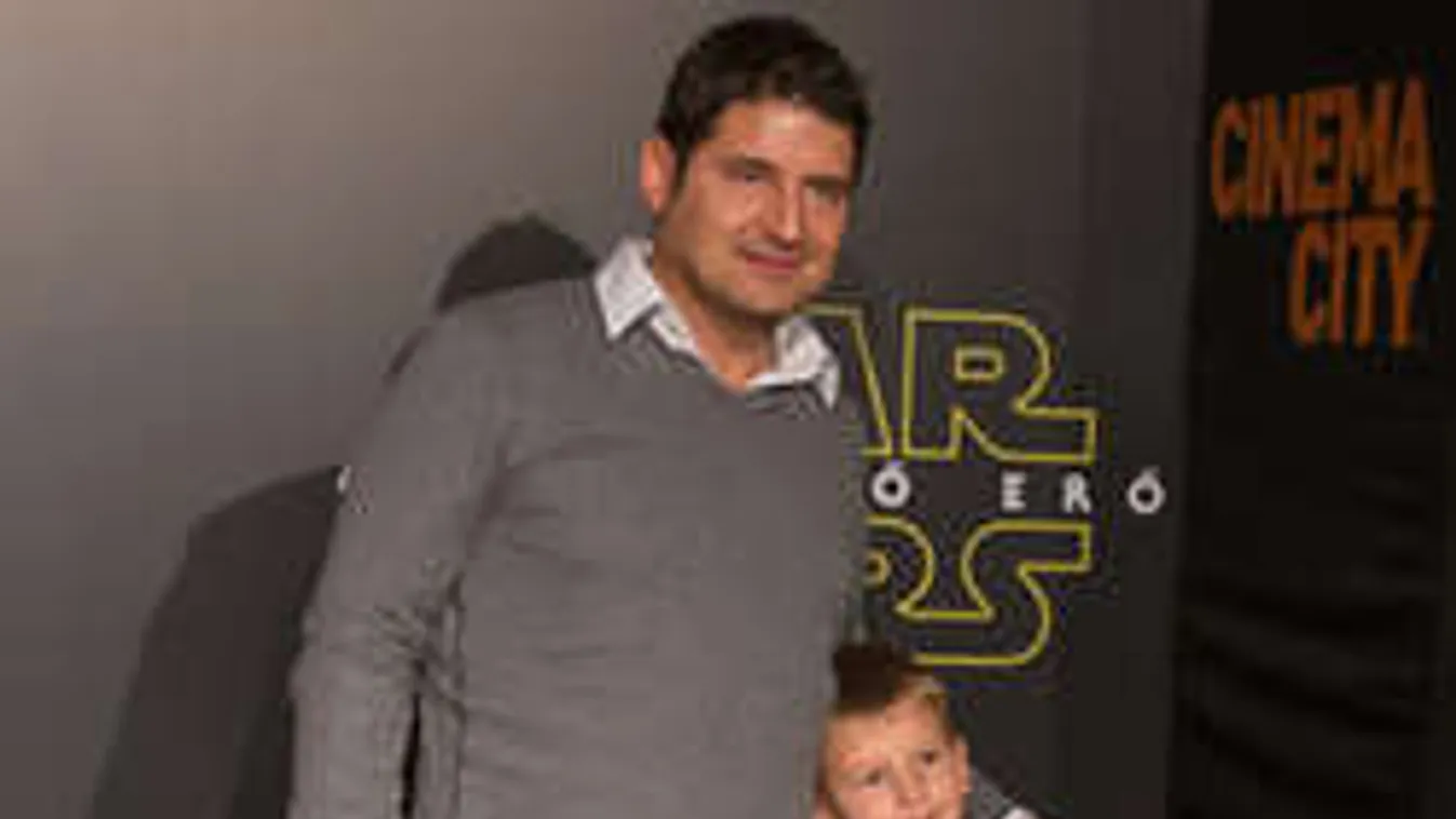 Így udvarol Hajdú Péter kisfia apja segítségével! - Fotó!