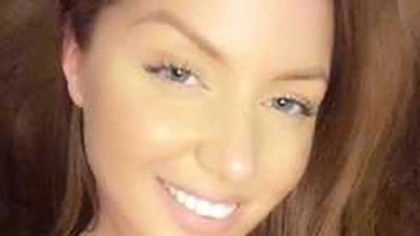 Fürdés közben nyitottak rá, a kádban meztelenkedik Tolvai Reni