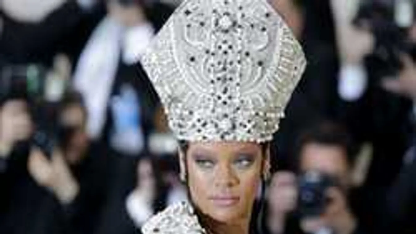 Rihanna most igazán túllőtt a célon a ruhájával