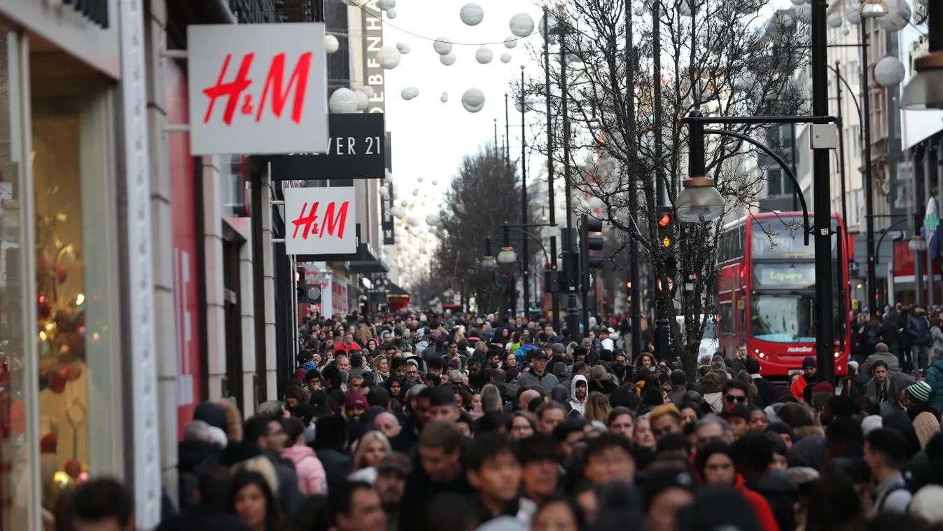 A Black Friday ehhez képest smafu: elképesztő sorok kígyóznak ma a boltokban