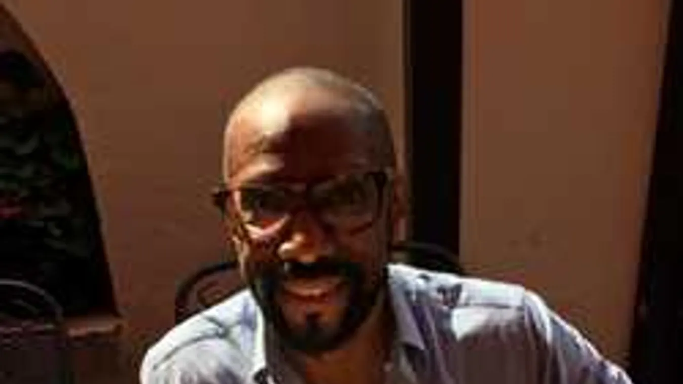 Magyar énekesnőnél babázott a világsztár