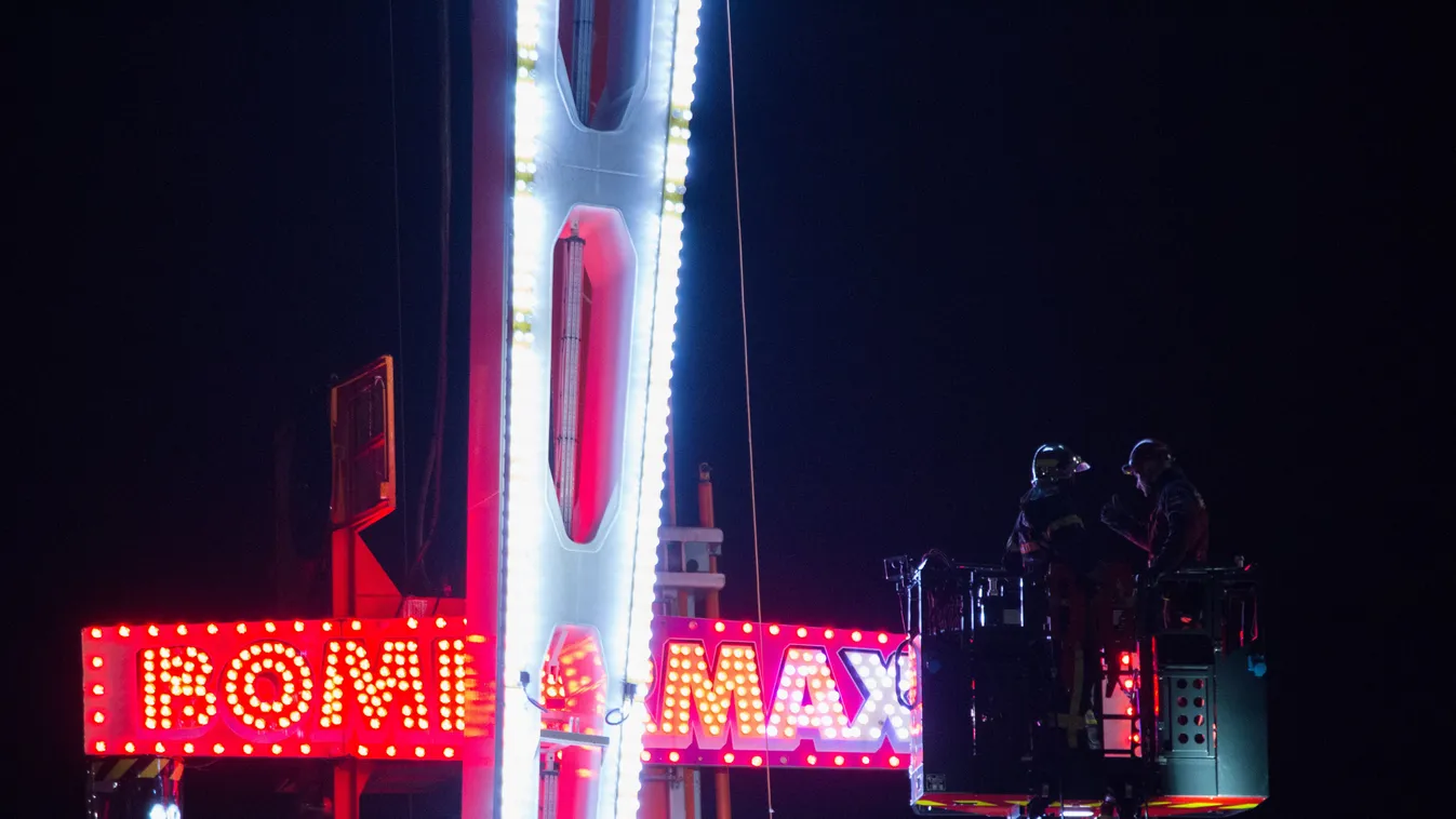 8 People Stuck High In The Air On A Giant Funfair Ride - Rennes