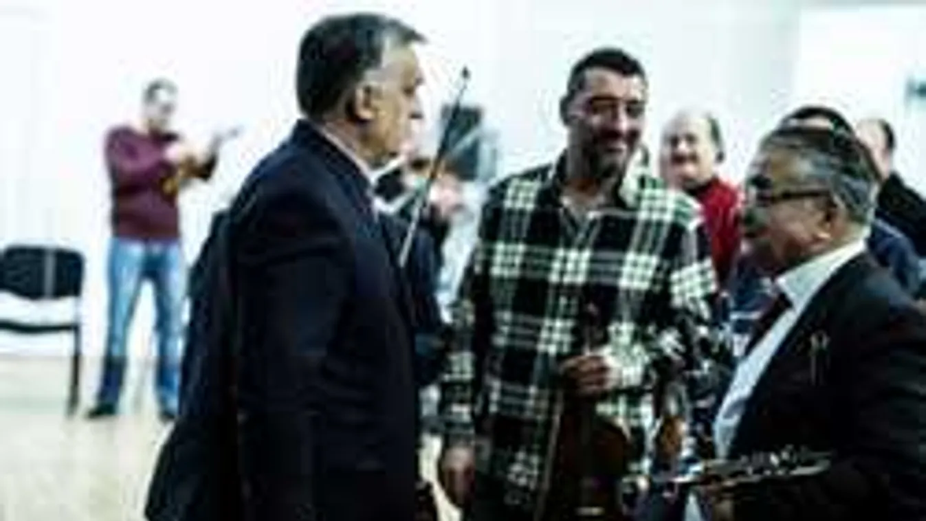 Így énekli Orbán a Kossuth-nótát