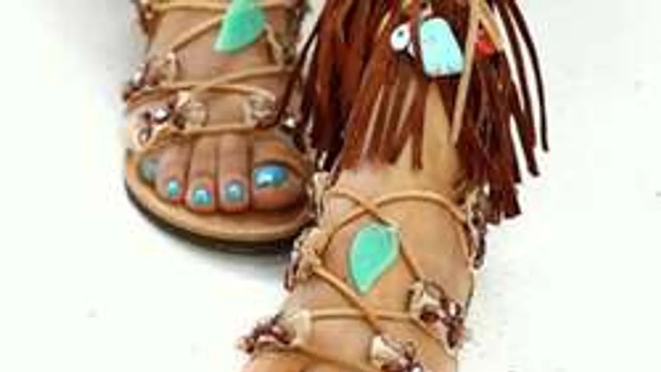 Õrülten erotikus, mégis kényelmes a nyári cipődivat!