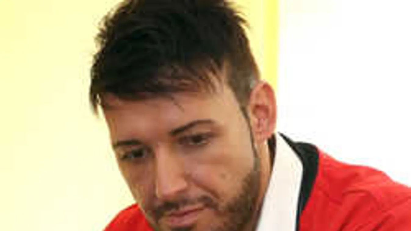 Kitálalt a magyar sztárénekes, ezért ment tönkre a házassága