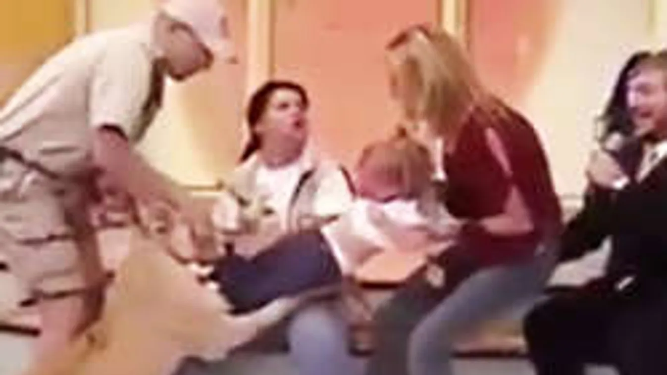 Õrület a tévéshow-ban: Oroszlán támadt egy kislányra élő adásban